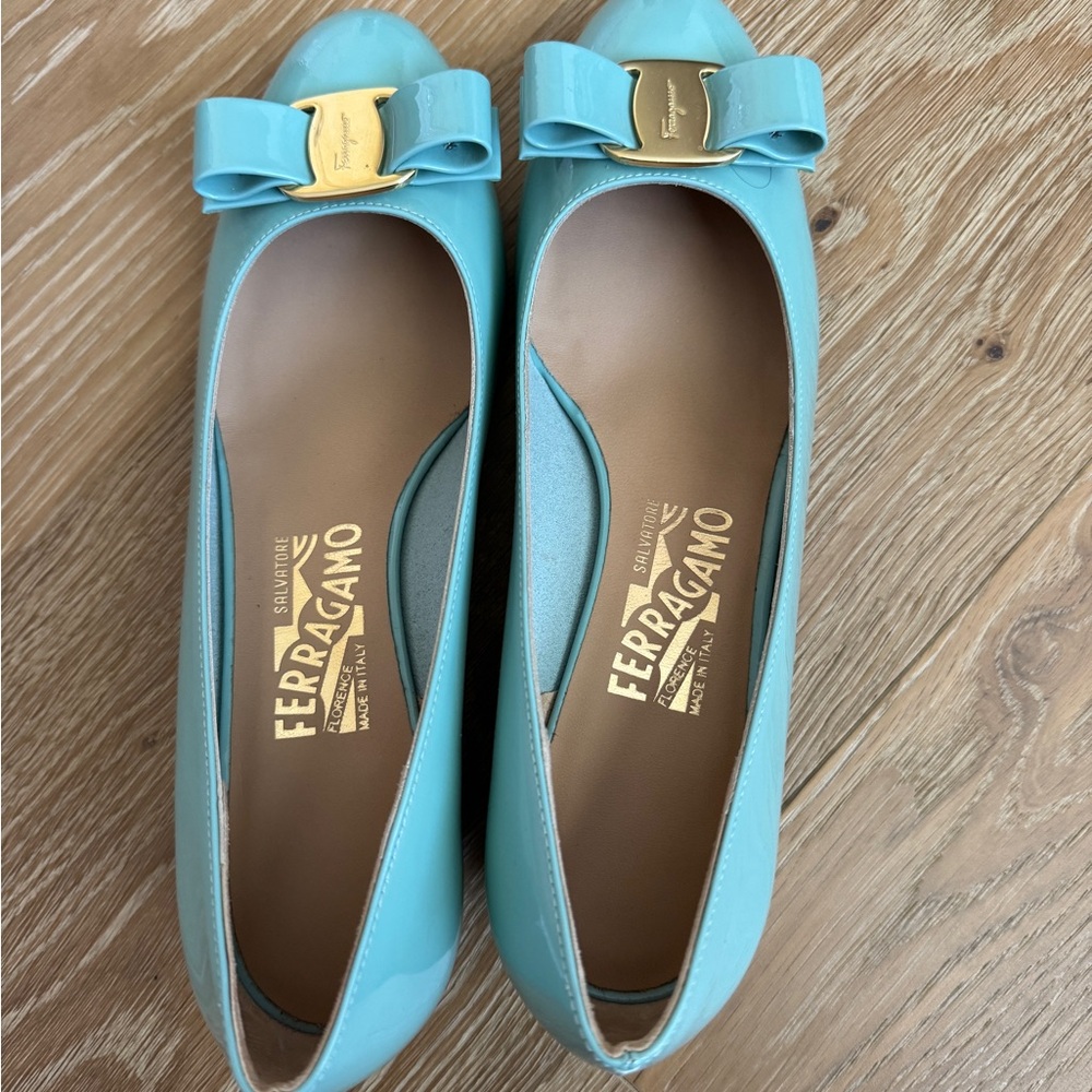 Ferragamo vara pumps